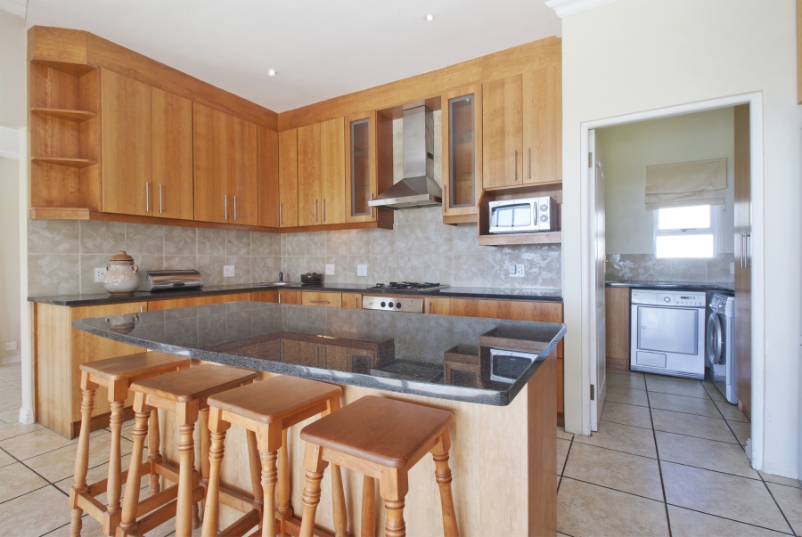 To Let 4 Bedroom Property for Rent in Belvedere Western Cape